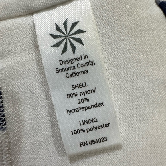 Athleta Wave Break Sz S Molded Cup Bikini Top Tie Dye Blue White Multiway Straps - Picture 5 of 9